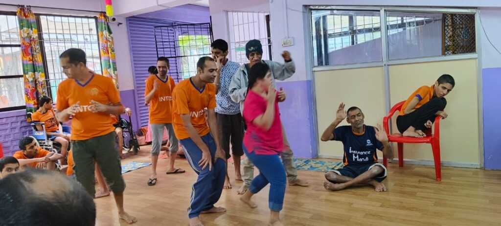 Sayalee teachimg dance to her specially abled friends